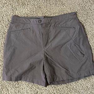 Columbia Hiking Cargo Shorts size 10